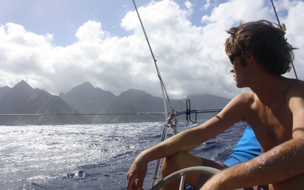 humpback-whale-sailing-encounter-Orca-south-pacific